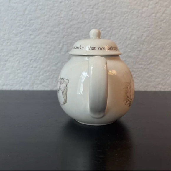Wedgwood MRS TIGGY WINKLE Miniature Teapot. - Picture 2 of 10